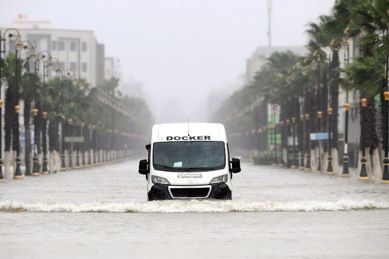 فيضانات مفاجئة تشلّ الحركة بالقصر الكبير وتستنفـر السلطات المحلية